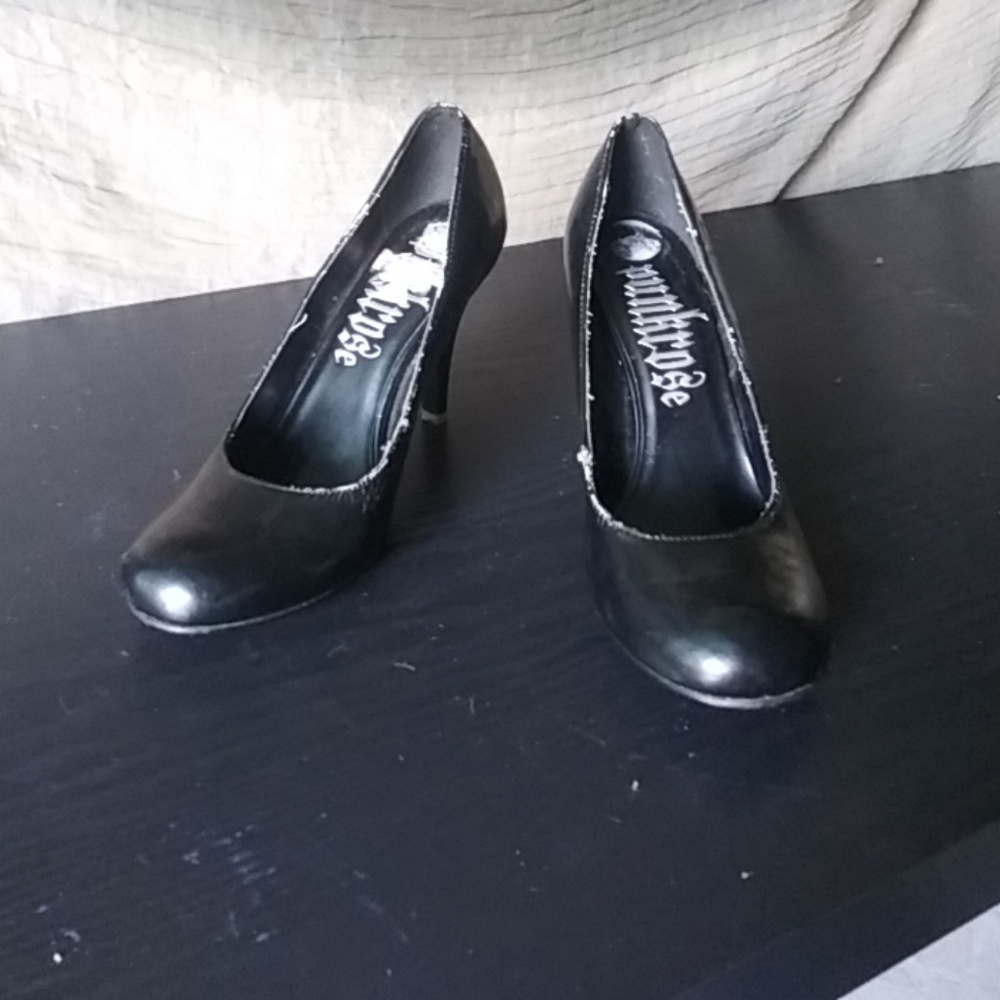 Shoes - Picture 4 of 4